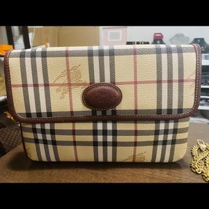 Pre-loved Burberry’s London Sling Bag